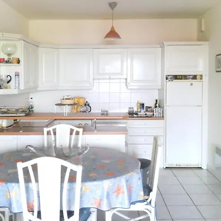 D'une A A 30 M De La Avec Vue Sur La Terrasse Amenagee Et Wifi Lägenhet