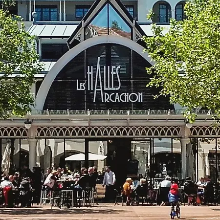 D'une A A 30 M De La Avec Vue Sur La Terrasse Amenagee Et Wifi Lägenhet Arcachon