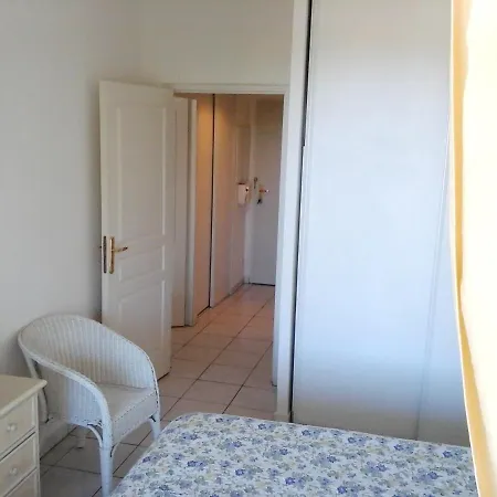 Lägenhet D'une A A 30 M De La Avec Vue Sur La Terrasse Amenagee Et Wifi